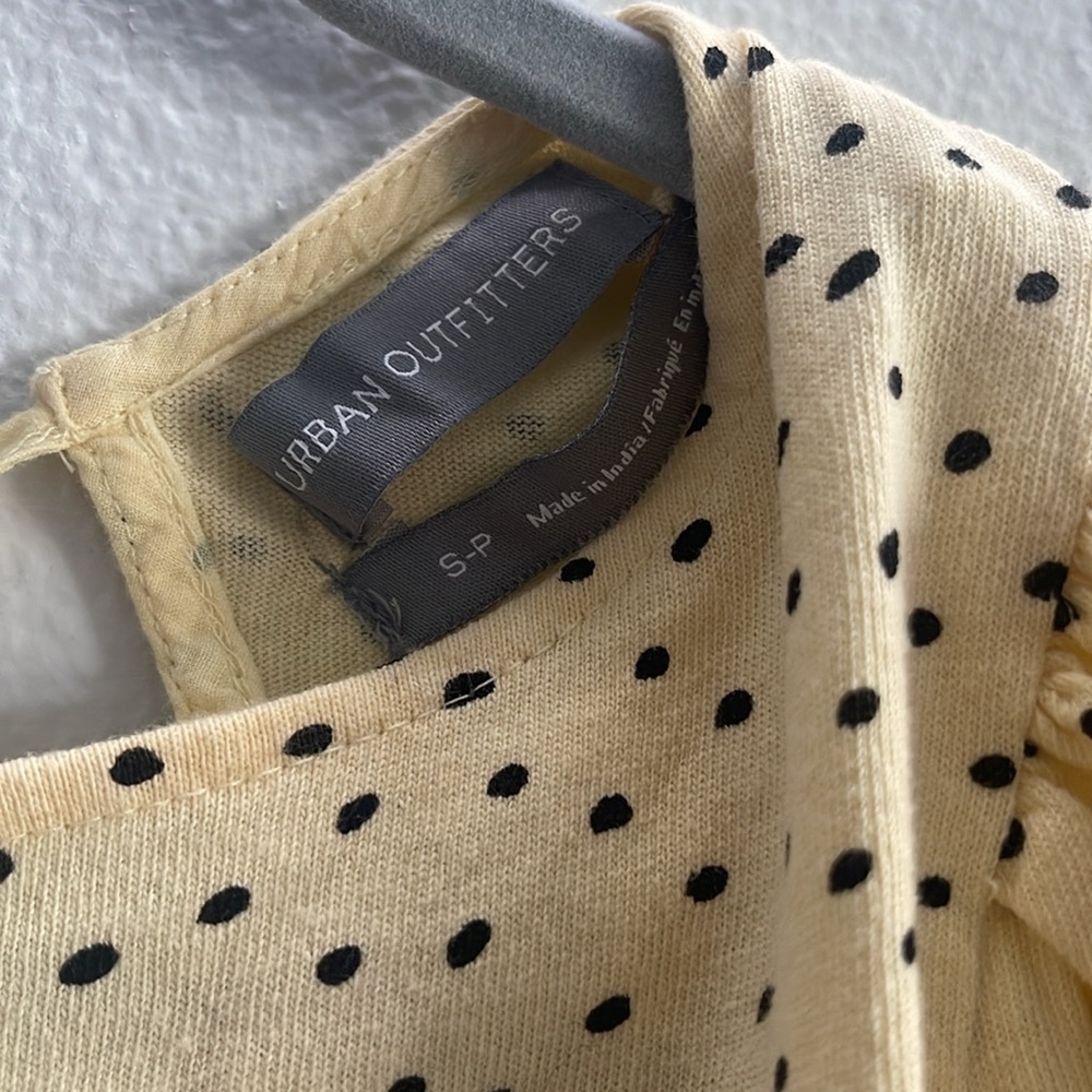Urban Outfitters Yellow Polka Dot Puff Sleeve Open Back Top - Picture 7 of 7